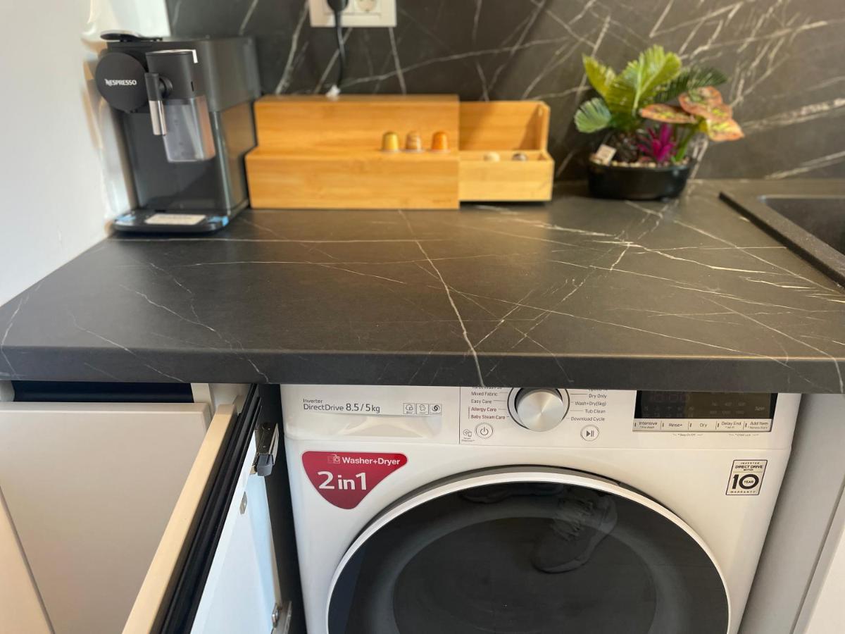 Government Deluxe Studio By Magic Apartments Bukarest Exteriör bild