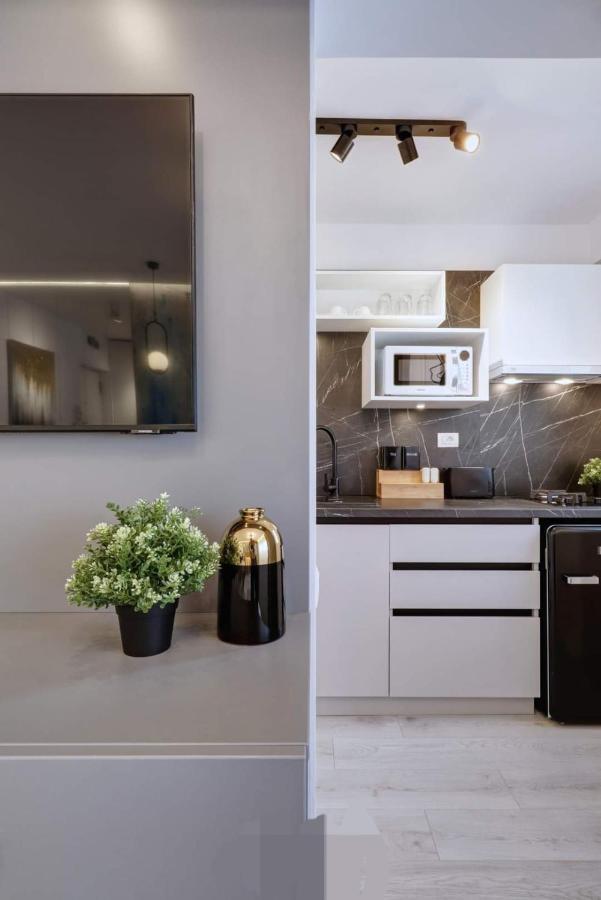 Government Deluxe Studio By Magic Apartments Bukarest Exteriör bild