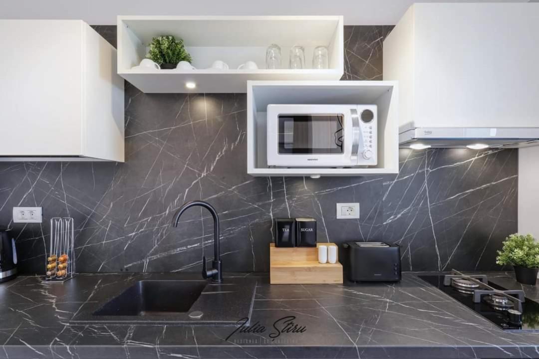 Government Deluxe Studio By Magic Apartments Bukarest Exteriör bild