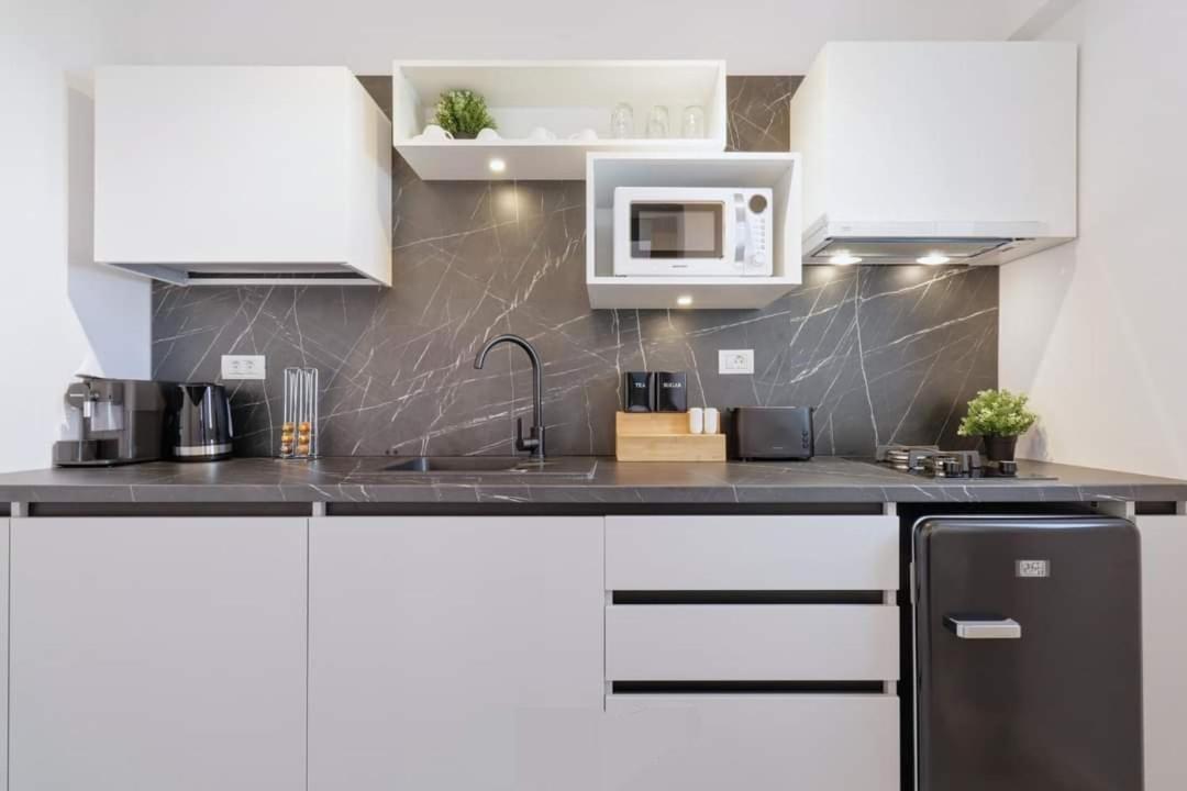 Government Deluxe Studio By Magic Apartments Bukarest Exteriör bild