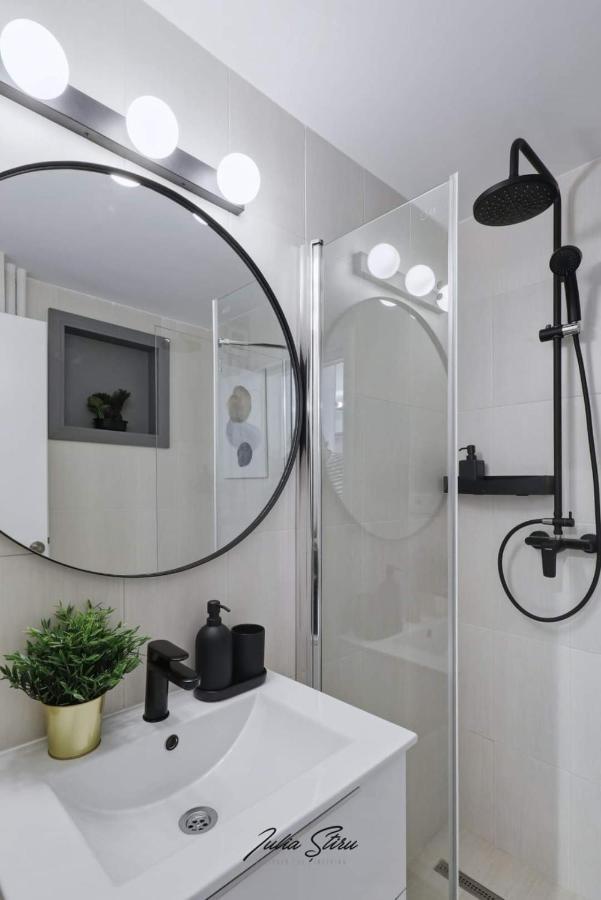 Government Deluxe Studio By Magic Apartments Bukarest Exteriör bild